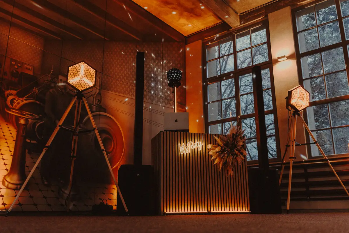 DJ Aufbau in der Kulturfabrik Hochzeitslocation Sachsen